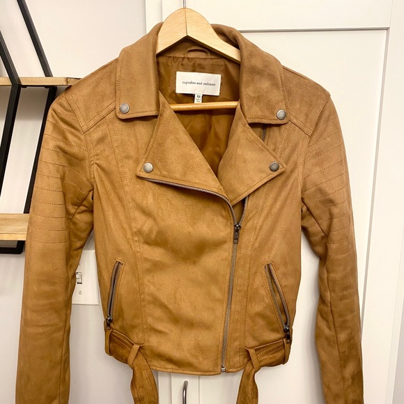 Cupcakes and Cashmere Revole Jacket - Picture 5 of 7